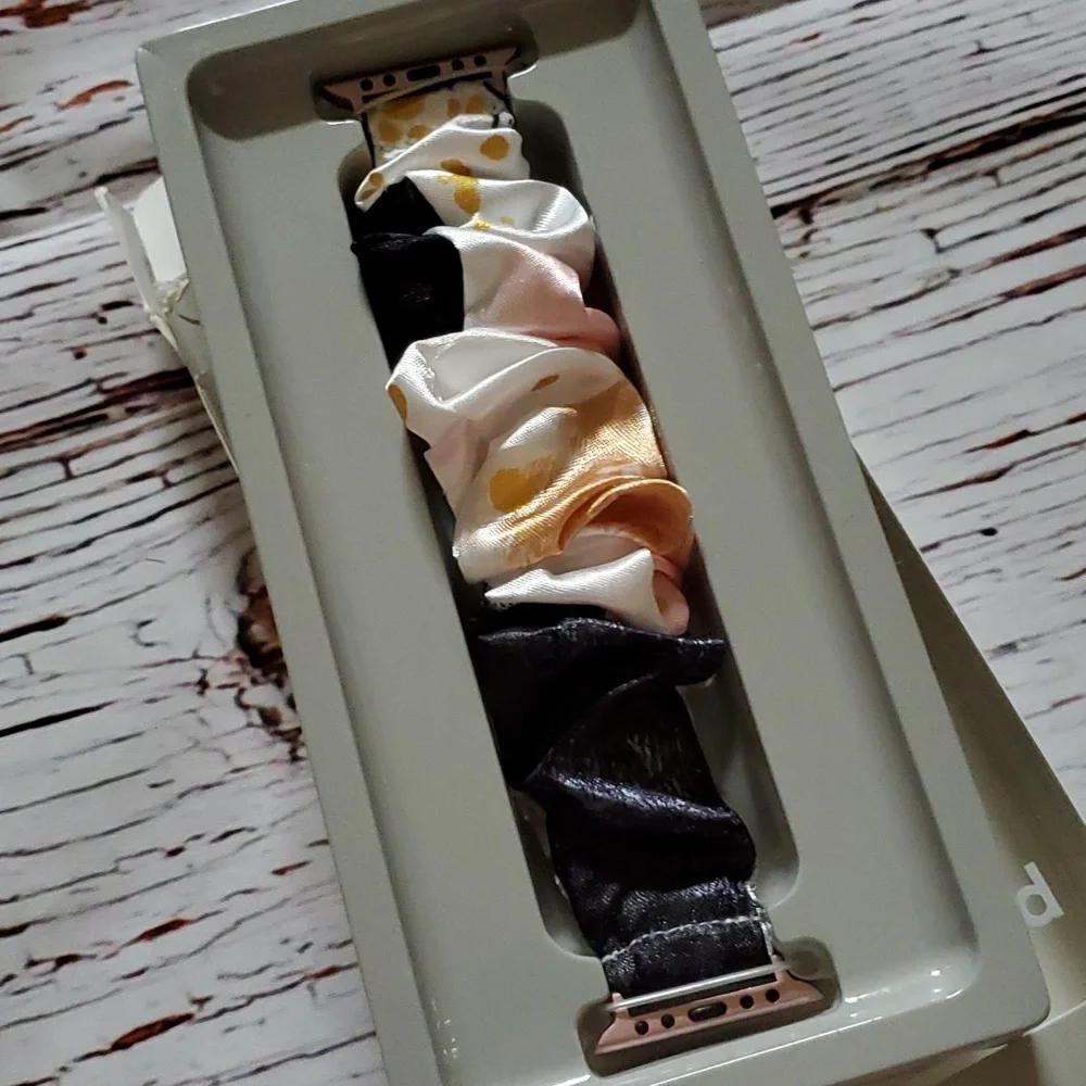 🆕️ HEYDAY APPLE WATCH BAND  38-41 MM .